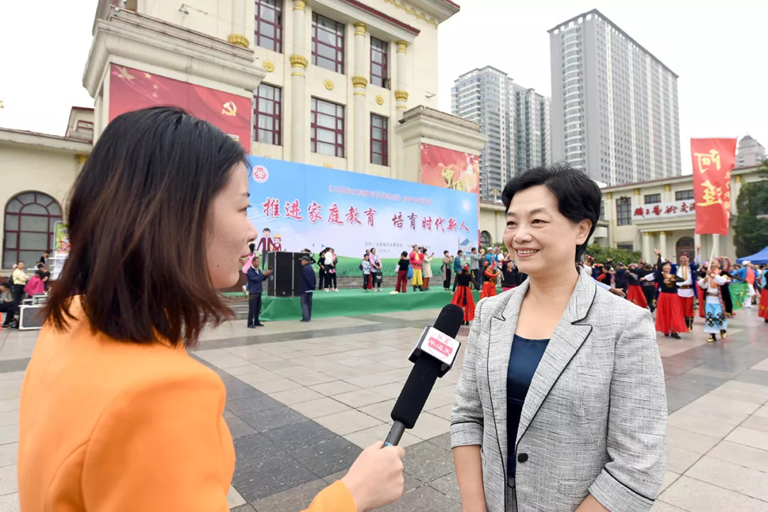 山西省妇联主席、党组书记张葆