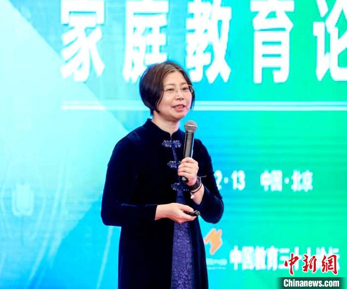 北京师范大学心理健康与教育研究所所长边玉芳作报告。 余占江 摄