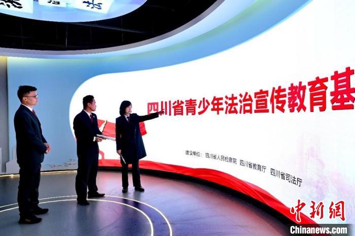 无党派人士、全国政协委员、四川省人民检察院副检察长罗春梅