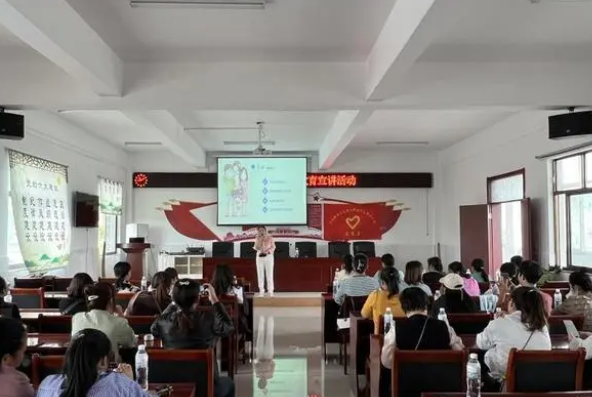 　《中华人民共和国家庭教育促进法》宣讲走进嘉鱼县簰洲湾镇