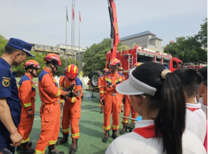 &ldquo;人人讲安全 个个会应急&mdash;&mdash;安全宣传&lsquo;进学校&rsquo;公益宣讲&rdquo;活动